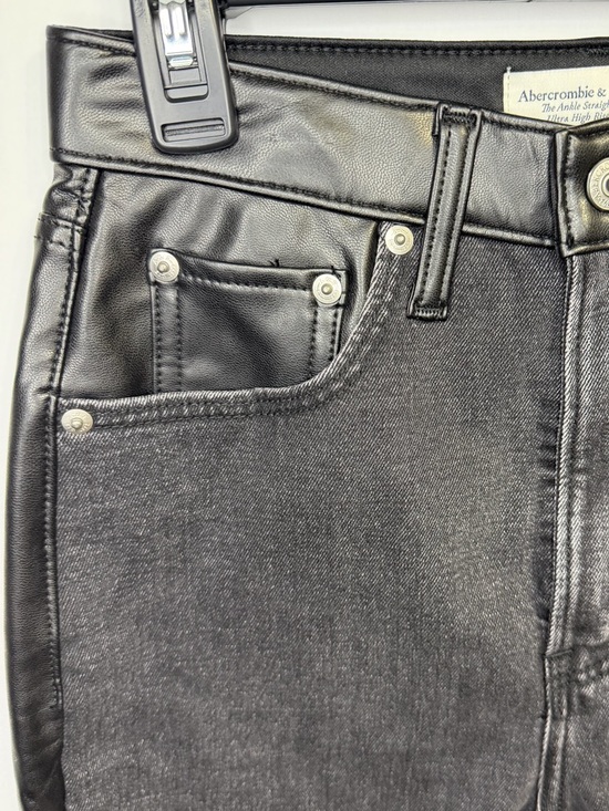 Abercrombie & Fitch Black Ankle Straight Ultra High Rise Vegan Leather 26 XShort - Picture 5 of 14